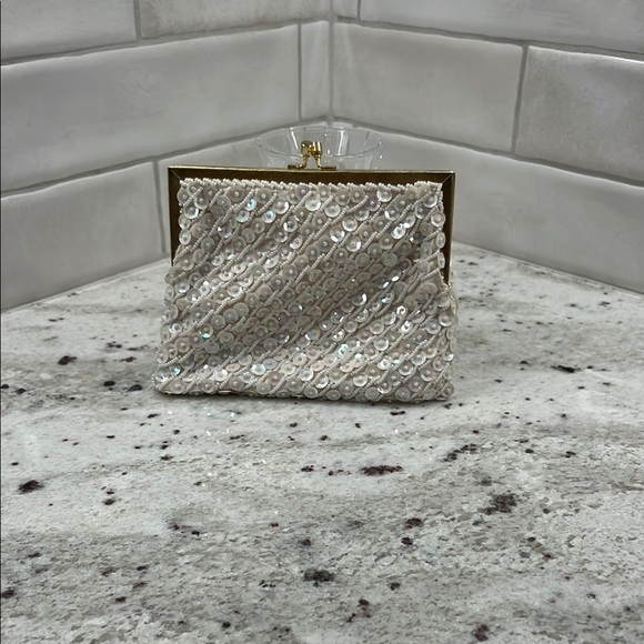 Elegant Vintage Sequin Clutch in Cream with hidden chain handle - Picture 1 of 6